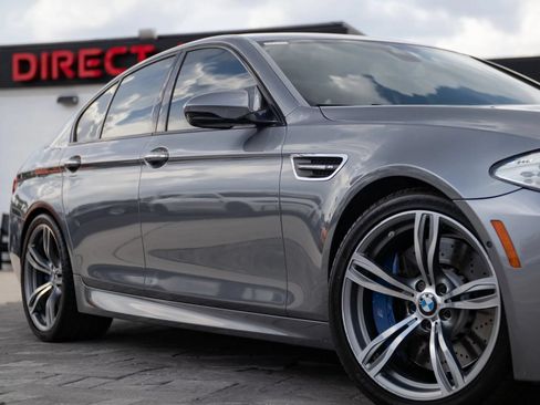 Used 2013 BMW M5 RWD image 2
