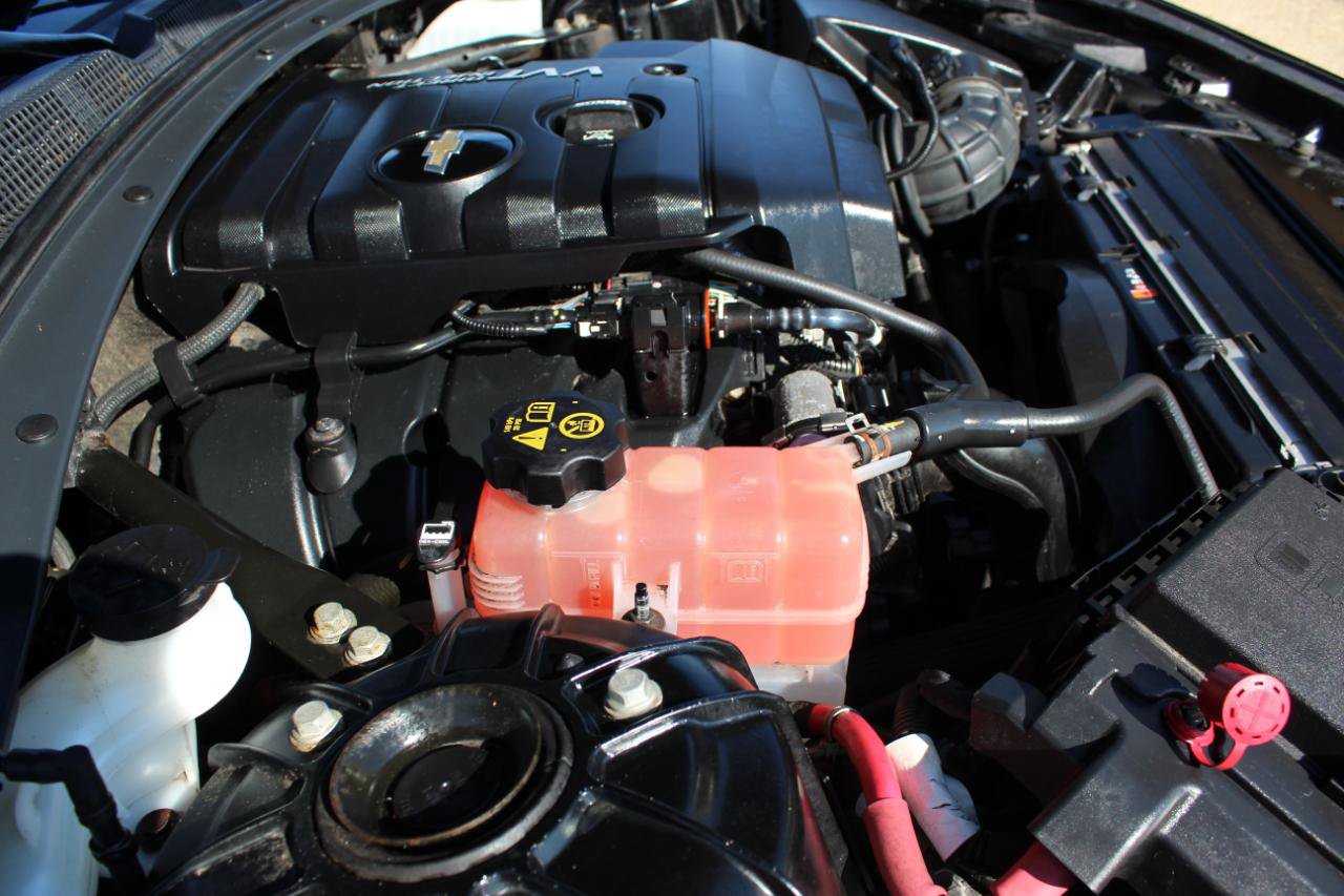Used 2020 Chevrolet Camaro LT RWD image 29