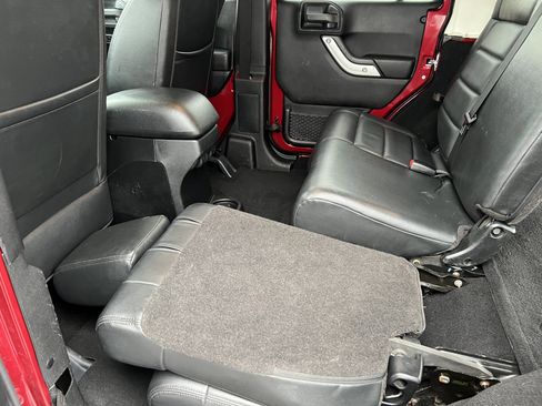 Used 2012 Jeep Wrangler Unlimited Sahara w/ Connectivity Group image 14