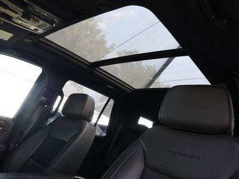 Used 2023 GMC Yukon Denali image 7