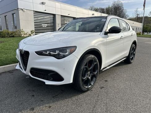 New 2026 Alfa Romeo Stelvio Sprint w/ Convenience Package AWD/4WD image 4
