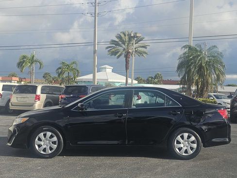 Used 2014 Toyota Camry L image 2