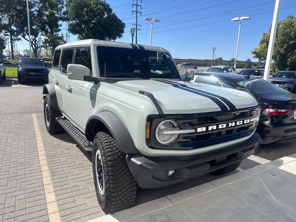 Used 2024 Ford Bronco Outer Banks w/ Sasquatch Package AWD/4WD image 3