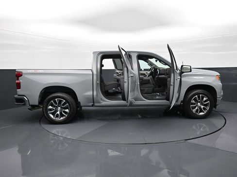 Used 2024 Chevrolet Silverado 1500 LT AWD/4WD image 34