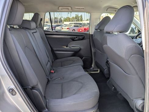 Used 2022 Toyota Highlander LE FWD image 20