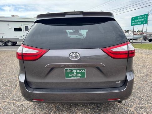Used 2019 Toyota Sienna LE image 4
