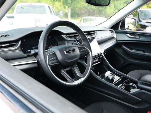 Used 2023 Jeep Grand Cherokee L Laredo RWD image 26