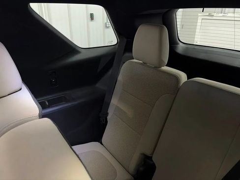 Used 2022 Chevrolet Traverse LS AWD/4WD image 15