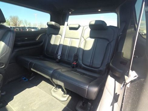 Used 2022 Jeep Wagoneer Series III w/ Premium Group I AWD/4WD image 22