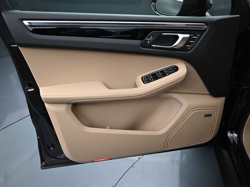 New 2026 Porsche Macan AWD/4WD image 15