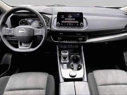 Used 2025 Nissan Rogue SV AWD/4WD image 14
