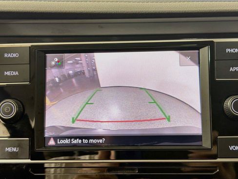Used 2022 Volkswagen Jetta SE FWD image 12