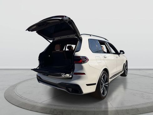Used 2026 BMW X7 xDrive40i AWD/4WD image 9