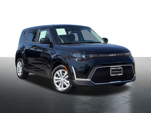 Certified 2025 Kia Soul LX FWD image 1