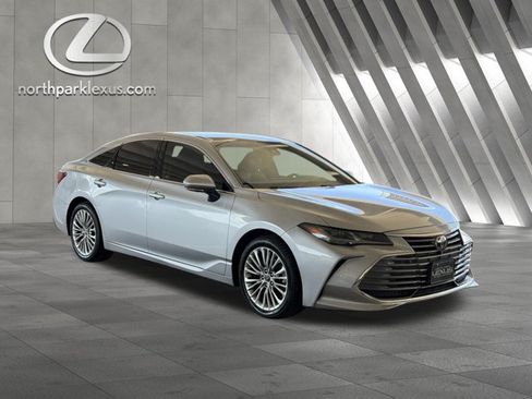 Used 2019 Toyota Avalon Limited w/ Advanced Safety Package FWD image 5