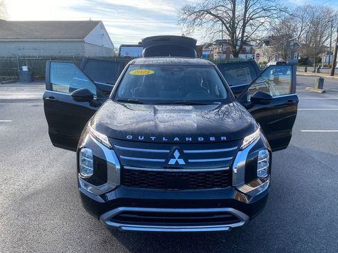 New 2025 Mitsubishi Outlander SE image 29