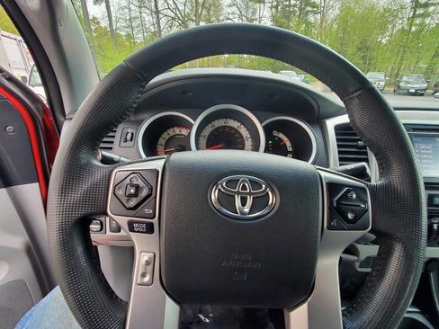 Used 2014 Toyota Tacoma 4x4 Access Cab V6 w/ TRD Sport Package image 16