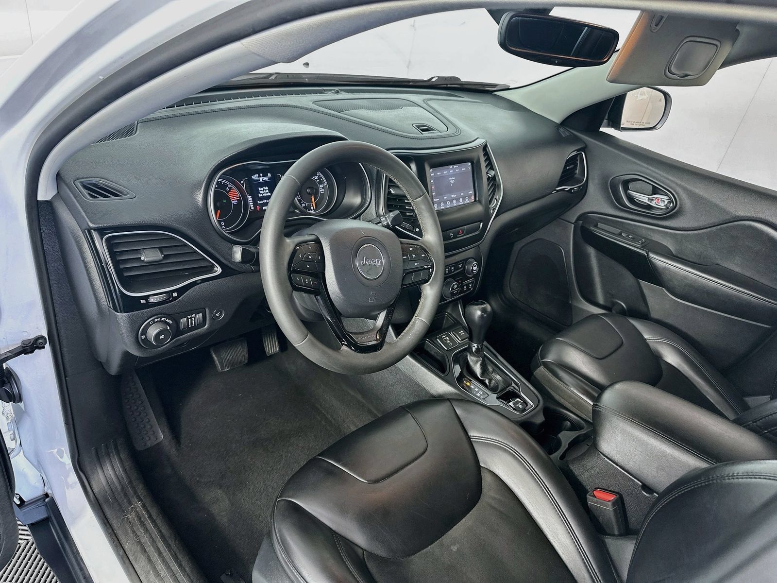 Used 2020 Jeep Cherokee Latitude Plus FWD image 9