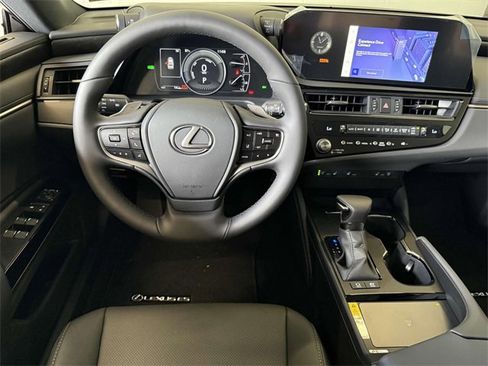 New 2025 Lexus ES 300h w/ Premium Package image 3