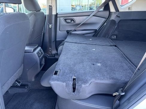 Used 2024 Nissan Rogue S image 27