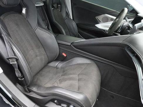 Used 2021 Chevrolet Corvette Stingray Premium Conv w/ Z51 Performance Package RWD image 30