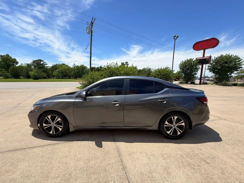 Used 2020 Nissan Sentra SV image 2