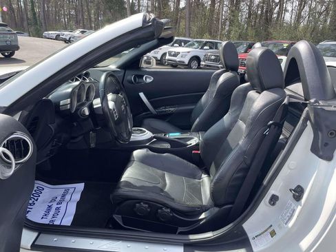 Used 2007 Nissan 350Z Touring RWD image 15