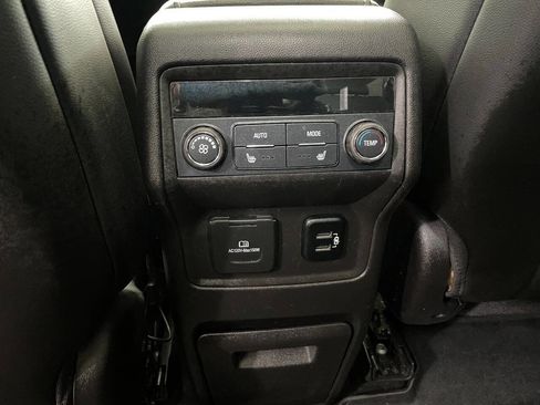 Used 2018 GMC Acadia SLT image 26