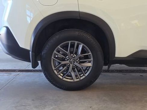 Used 2023 Nissan Rogue S image 27