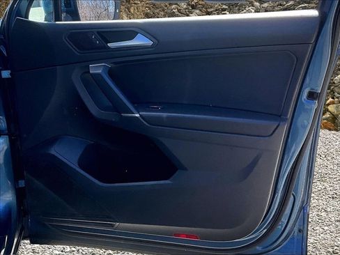 Used 2020 Volkswagen Tiguan SE image 22