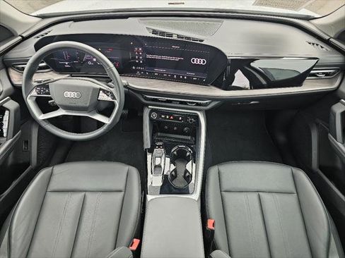 Used 2025 Audi Q5 Premium w/ Convenience Package image 4