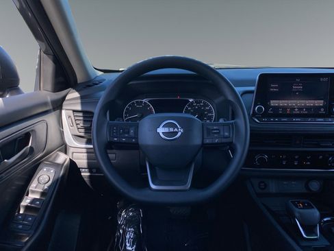Used 2025 Nissan Rogue S FWD image 12