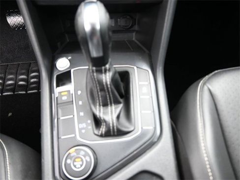 Used 2021 Volkswagen Tiguan SE image 31