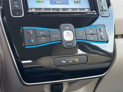 Used 2016 Nissan Leaf SV FWD image 16