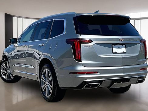 Used 2025 Cadillac XT6 Premium Luxury AWD/4WD image 12