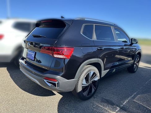 Used 2023 Volkswagen Taos SE AWD/4WD image 3