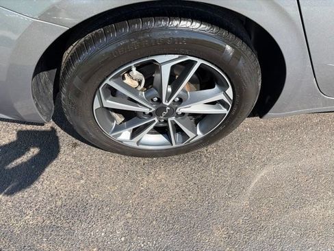 Used 2024 Kia Forte LXS FWD image 39