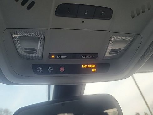 Used 2019 Chevrolet Blazer LT image 18