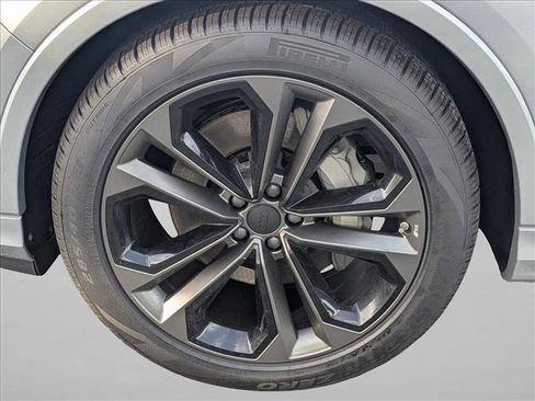 New 2026 Audi Q7 3.0T Premium Plus AWD/4WD image 9