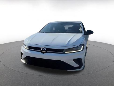 Used 2025 Volkswagen Jetta Sport image 4