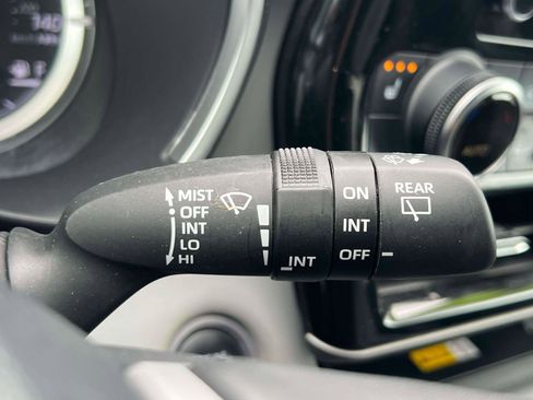 Used 2024 Toyota Highlander XLE image 17