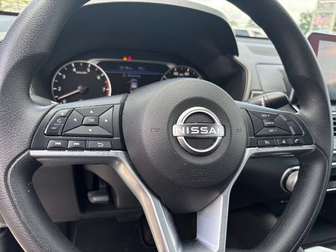 Used 2025 Nissan Altima 2.5 SV FWD image 29