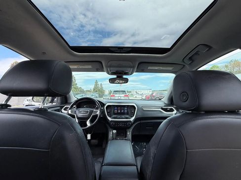 Used 2017 GMC Acadia SLT w/ LPO, Floor Liner Package image 24