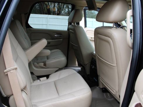 Used 2009 Cadillac Escalade AWD image 40