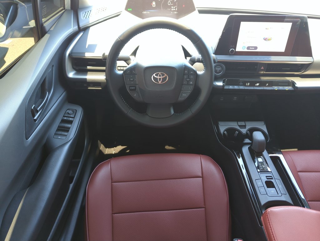 Used 2025 Toyota Prius LE FWD image 13