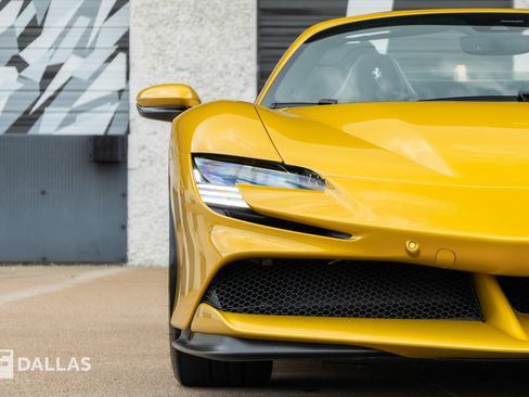 Used 2023 Ferrari SF90 Spider AWD/4WD image 4