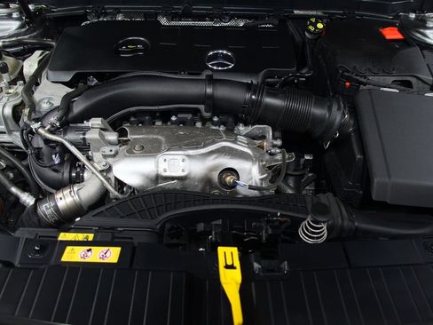 Used 2023 Mercedes-Benz GLB 250 4MATIC image 31