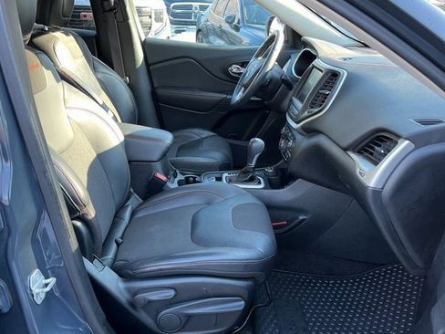 Used 2016 Jeep Cherokee Trailhawk w/ Comfort/Convenience Group image 13