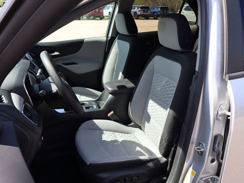 Used 2020 Chevrolet Equinox LS w/ LS Convenience Package FWD image 11