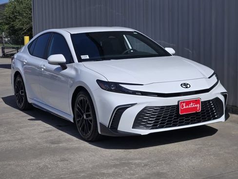 Used 2026 Toyota Camry SE w/ Convenience Package FWD image 3